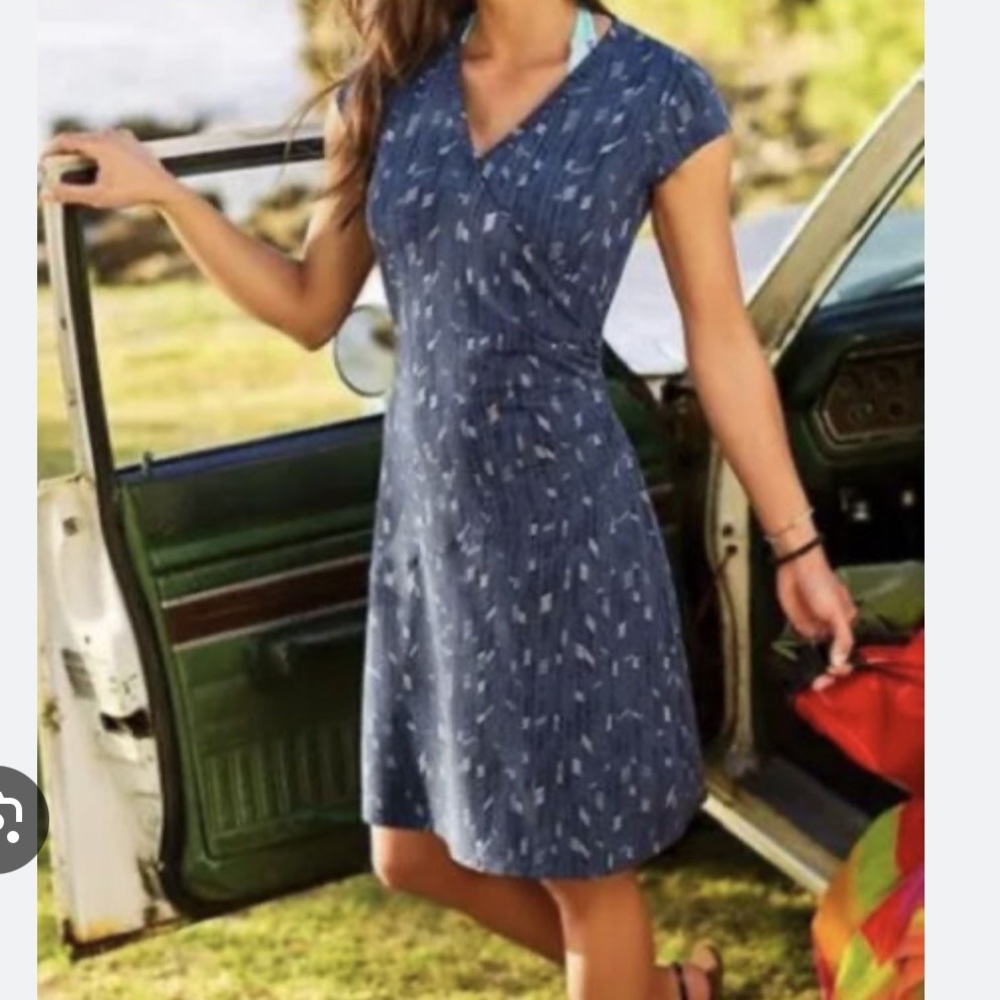 Athleta Blue Printed Short Sleeve V-Neck Dress